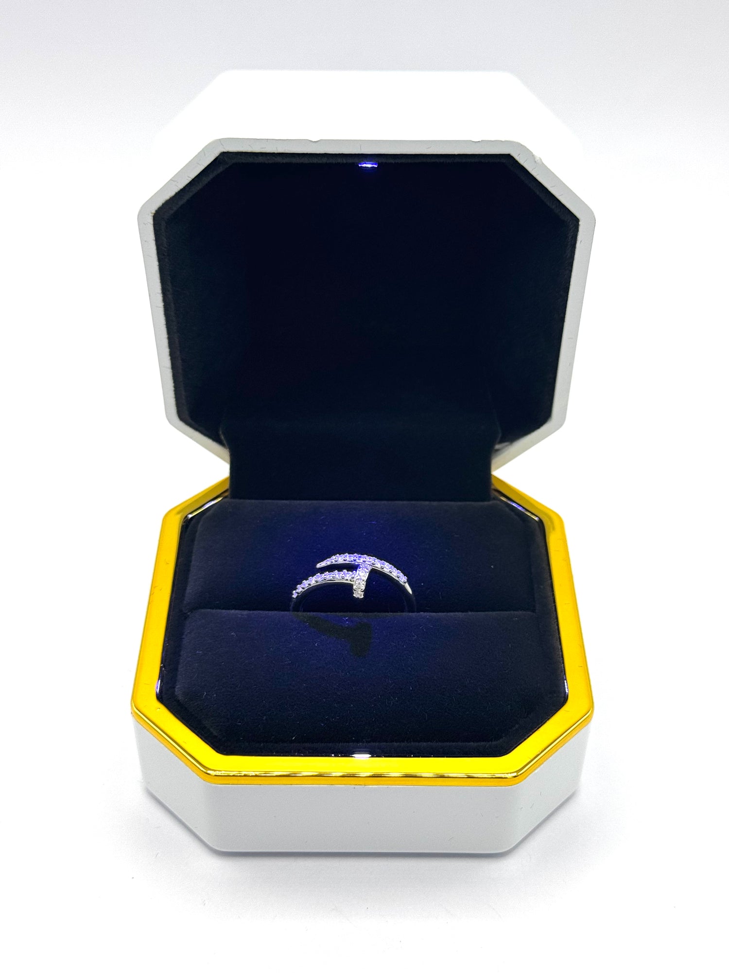 Box Luce + Anello Chiodo Lux