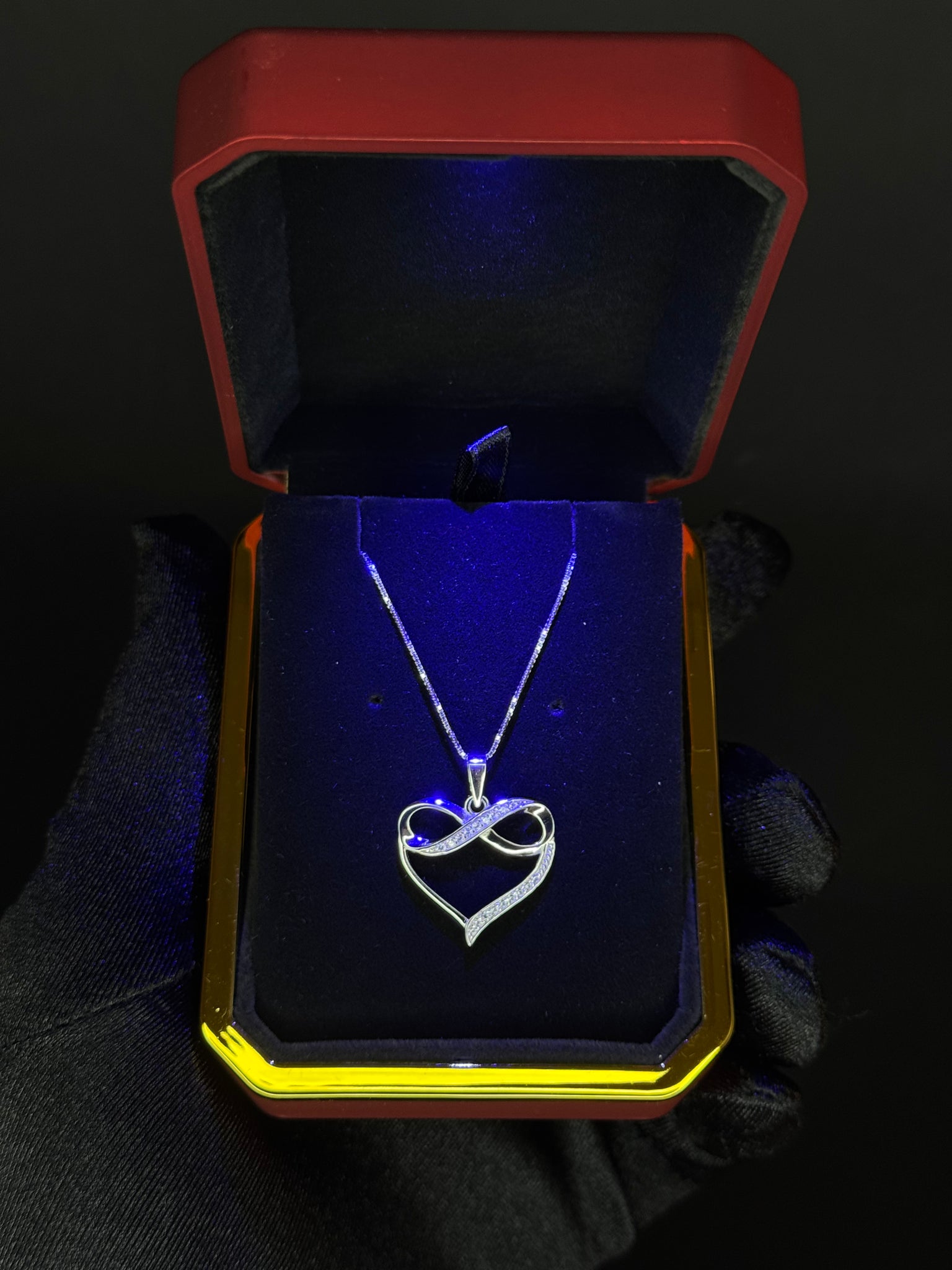 Box luce + Collana love infinity