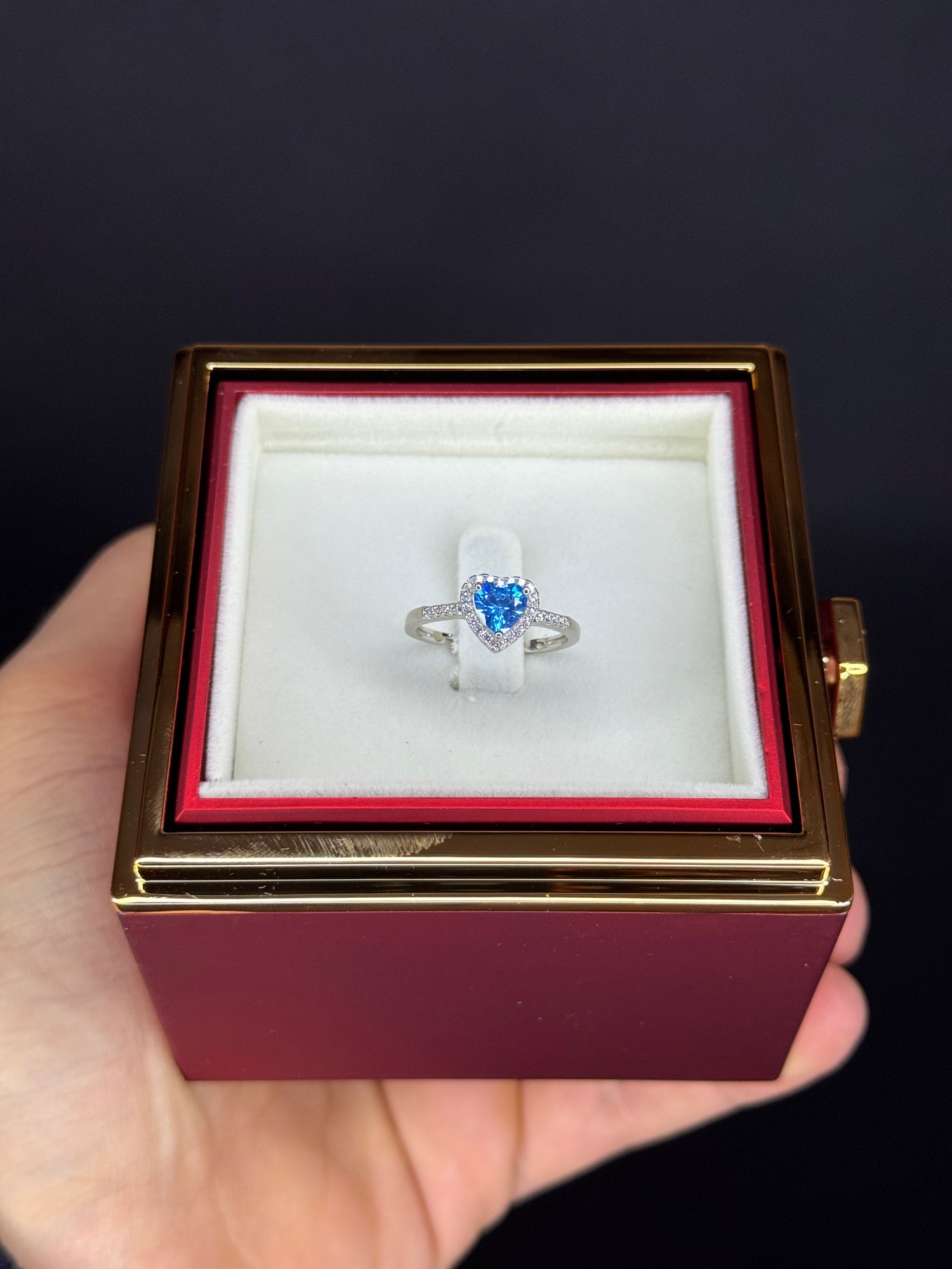 Box Rosa Girevole + Anello Cuore
